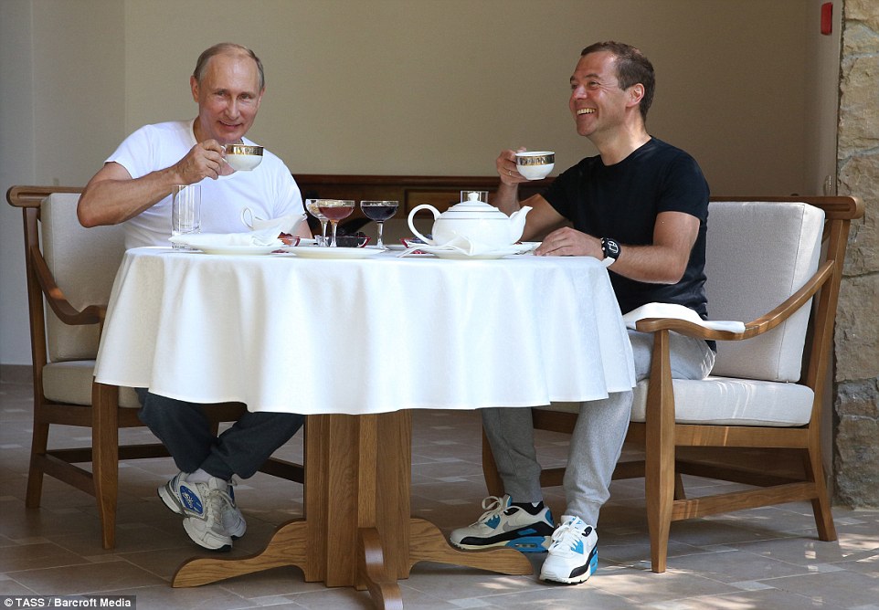Putin and Medvedev working out, grilling meet and sipping tea in Sochi (+Photo Gallery) geotv.ge